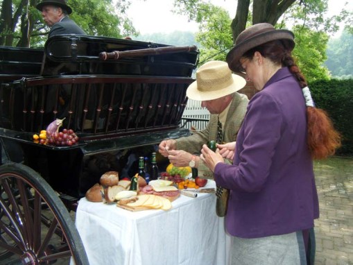 Penny & John Hunt's hostess, Consuelo de Grunne, setting up a picnic suitable for her Siamese Phaeton (photo by Penny Hunt)