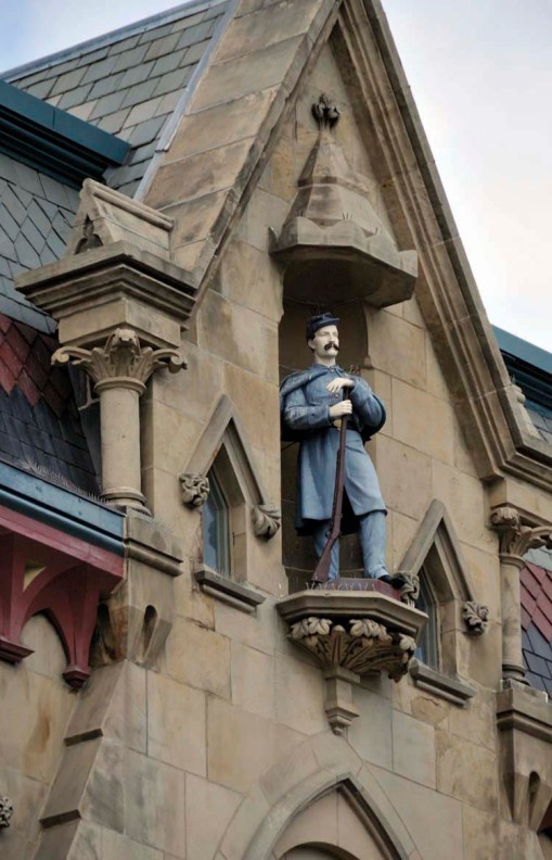 municipal bldg soldier